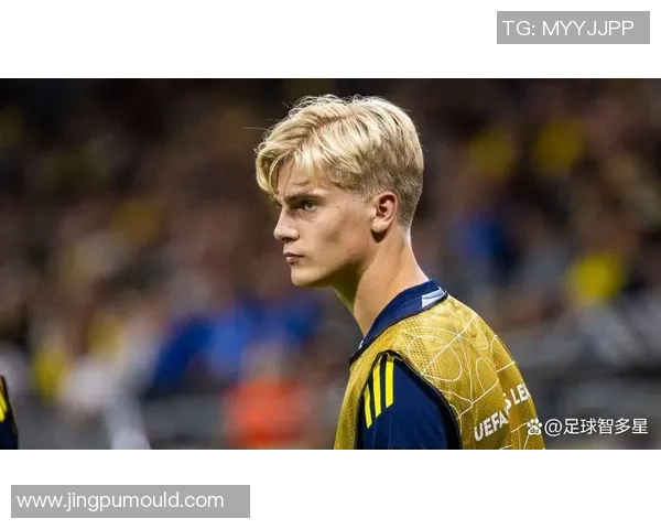 英超焦点战巴萨大胜热刺争议判罚引发全场热议