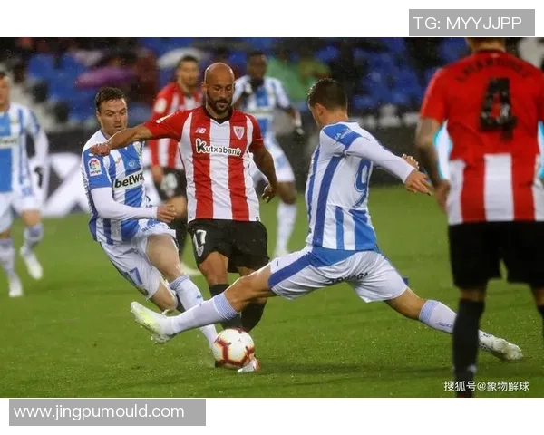 国王杯激战AC米兰6-2逆转切尔西补时争议进球引发全场狂欢 国王杯激战AC米兰6-2逆转切尔西补时争议进球引发全场狂欢