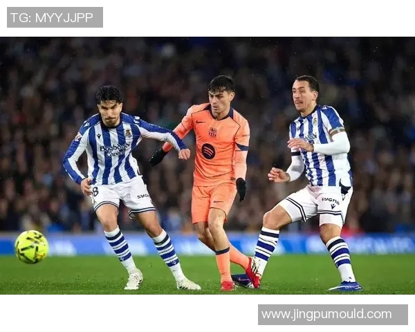 欧冠激战巴萨险胜里昂四比三转会传闻引发球迷热议