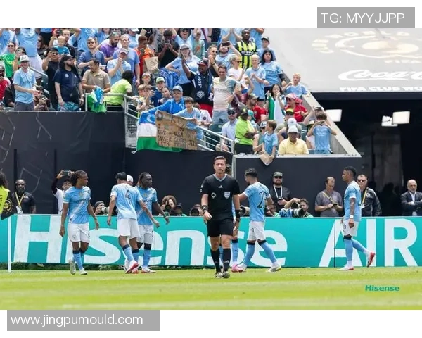 中超精彩对决：里昂与曼城战平后点球大战引发全场沸腾